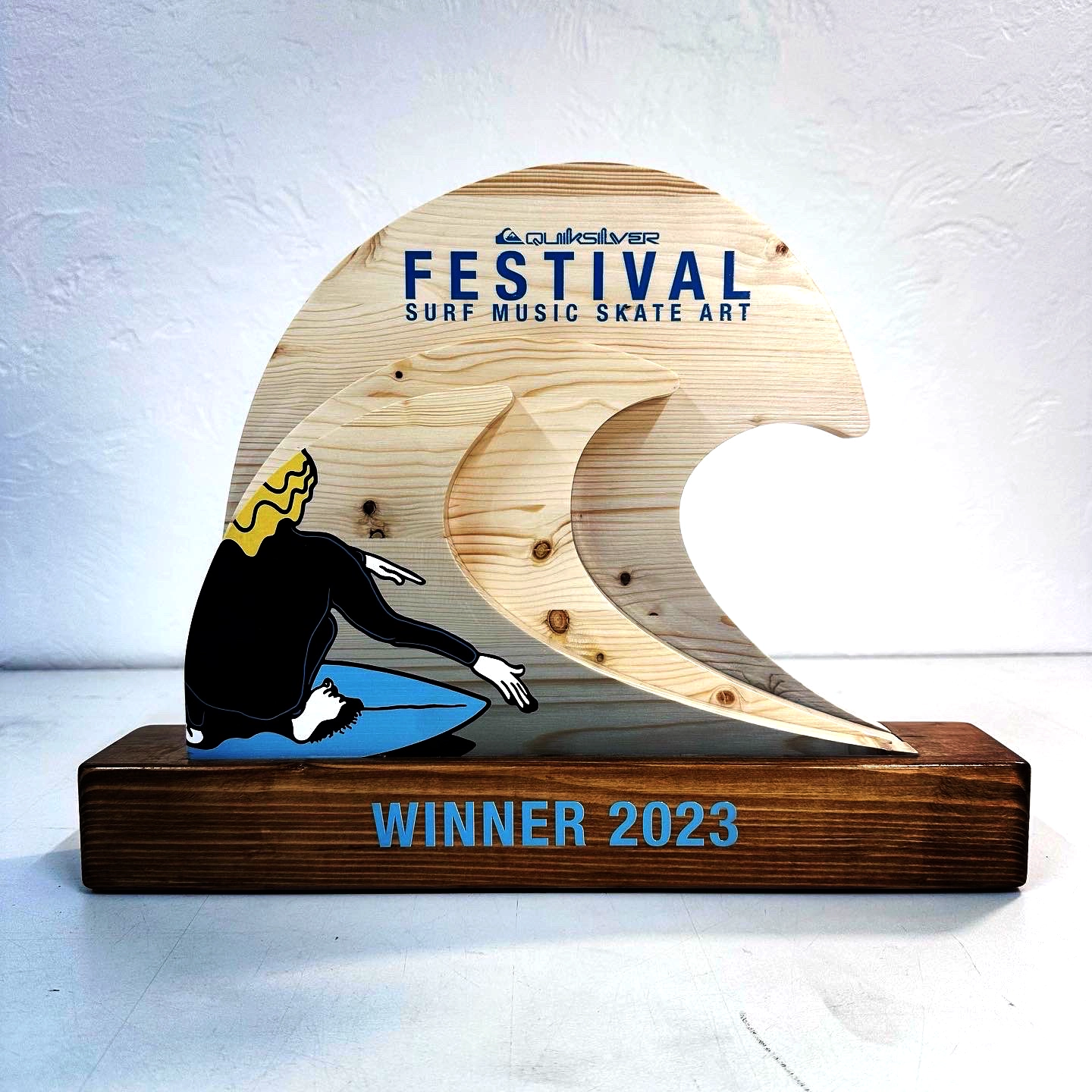 Design et création des trophées du Quicksilver Festival Surf Music Art